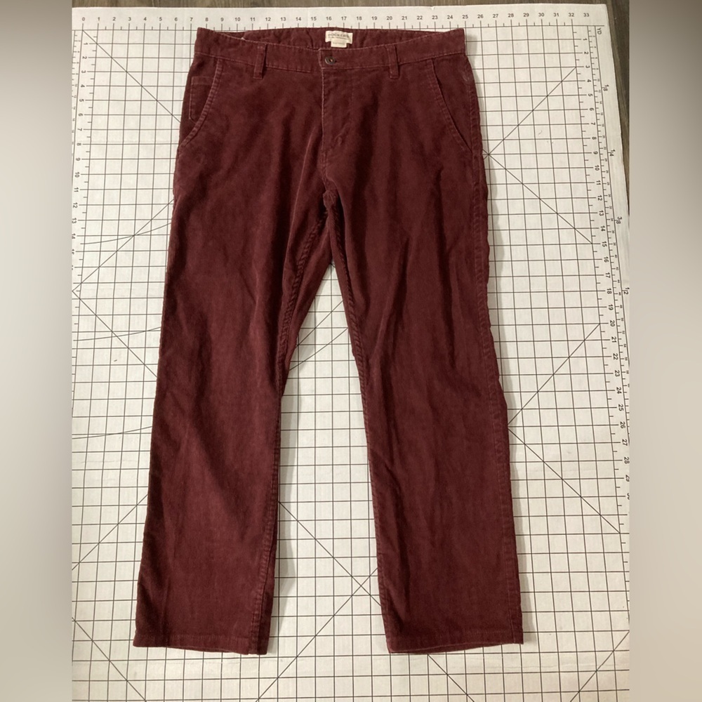 Dockers Men’s Burgundy Chino Style Slim Tapered Corduroy Pants Size 34/32